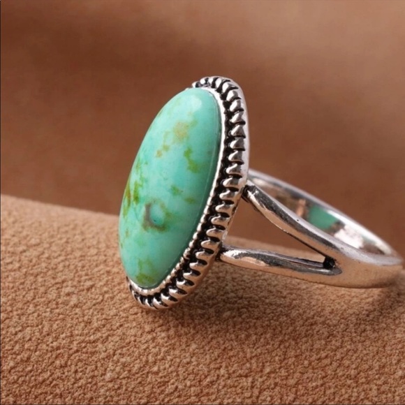 Boho Oval Antiqued Silver Ring - Picture 4 of 6